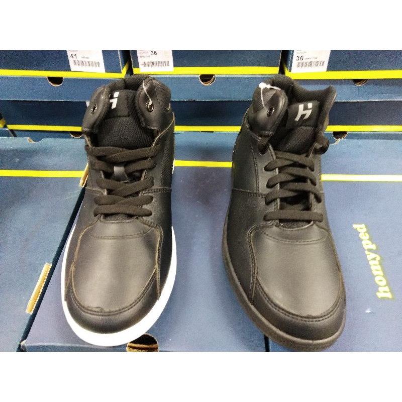 Sepatu pria Homyped