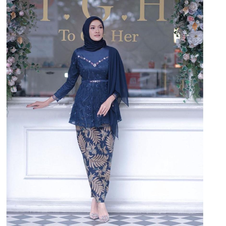 Sudah READY.. Set Kebaya Couple Kebaya Alyra Warna Navy Kebaya Wisuda Lamaran Kekinian Terbaru Moder