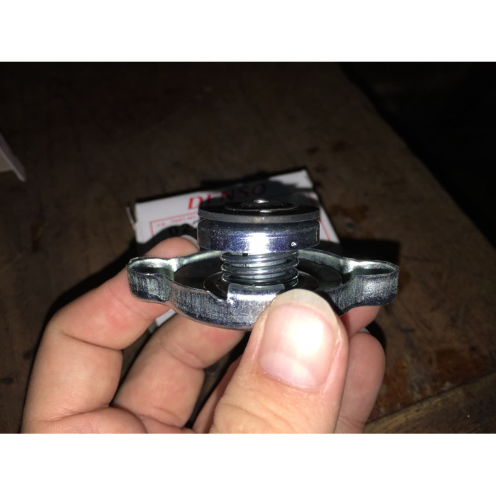 Tutup Radiator Kecil Kijang Super / Kijang Kapsul Original Denso