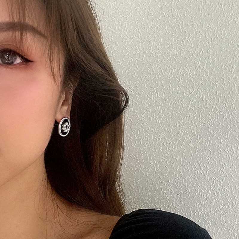 Anting Bentuk Bunga Warna Hitam