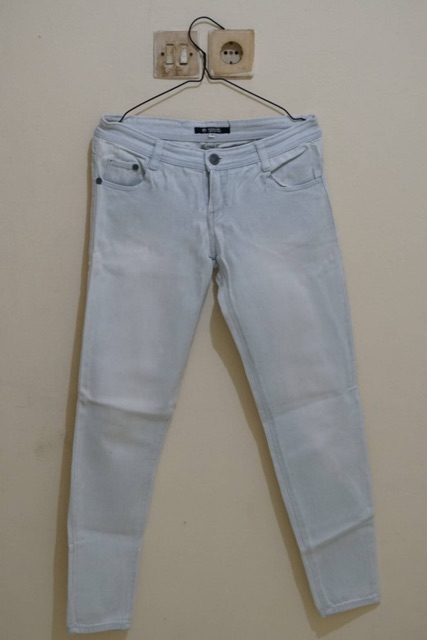 white skinny jeans women