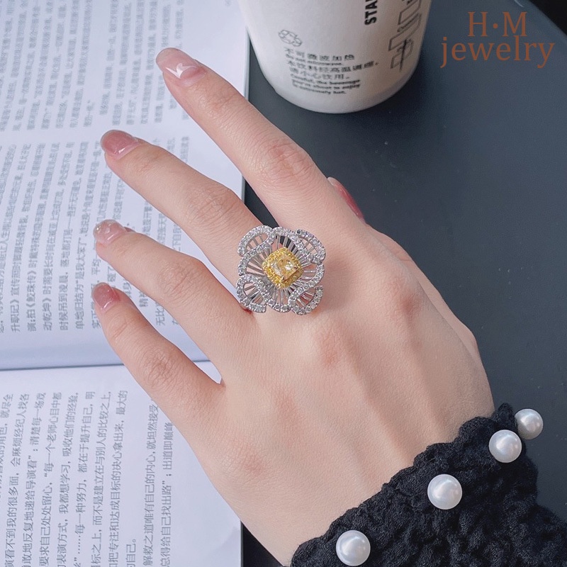 Cincin Model Terbuka Desain Bunga Clover Aksen Berlian Bahan S925 Silver