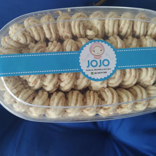 

Kue sagu keju roombutter edam