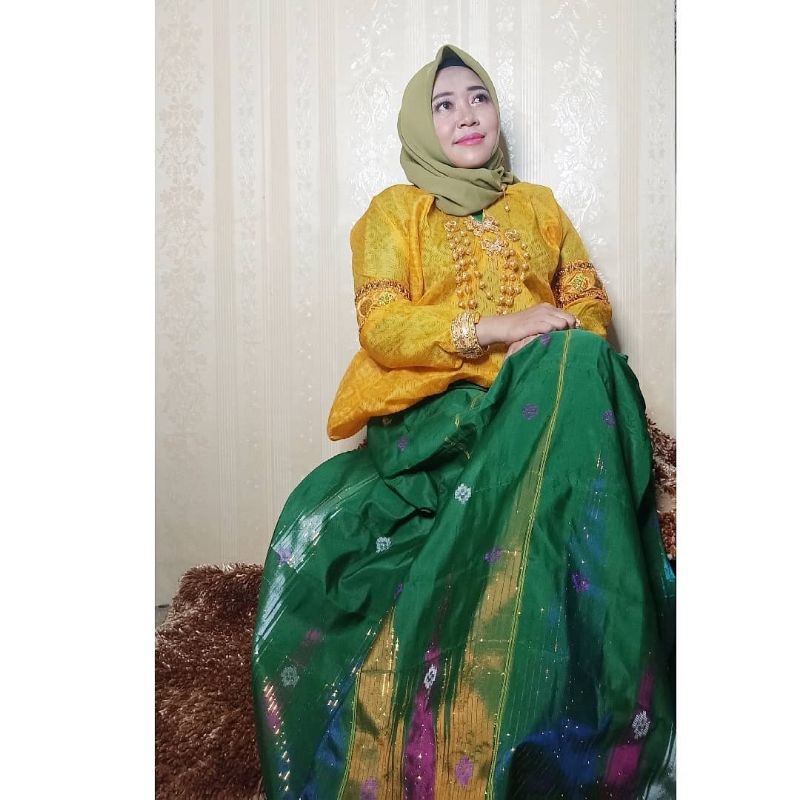Baju bodo + sarung sutera +aksesoris