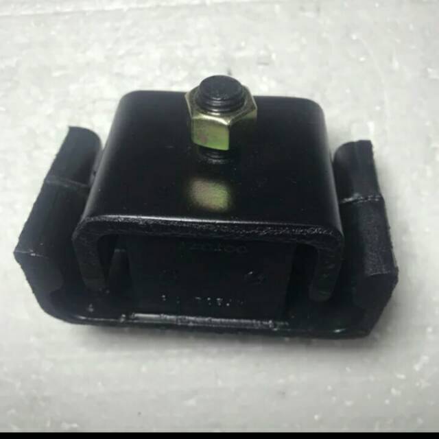 Dudukan mesin Mitsubishi colt T120 tua LP