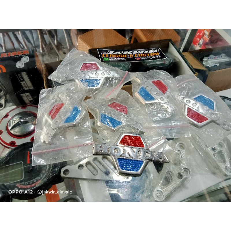 EMBLEM SAYAP HONDA C70