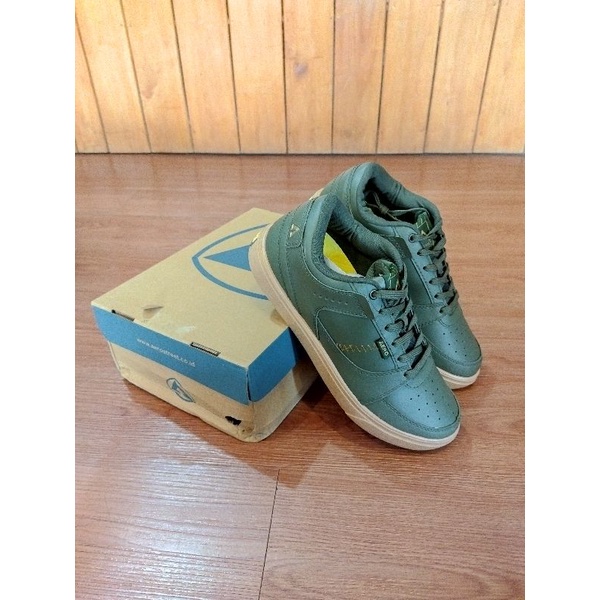 Aerostreet Hoops Low Olive Gum BNIB - Sepatu Sneakers