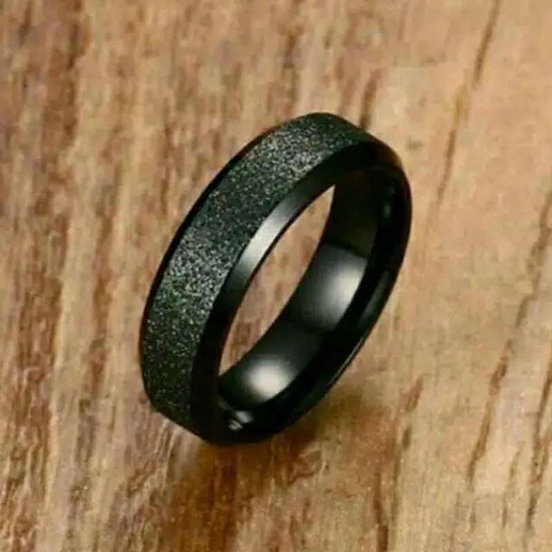 CINCIN TITANIUM MOTIF PASIR HITAM