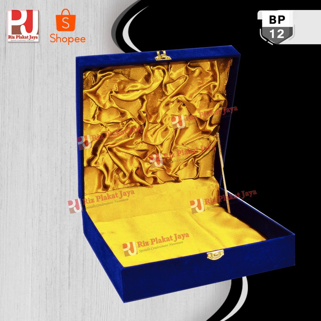 

Box Plakat Akrilik Box Plakat Kenang-kenangan Mojokerto