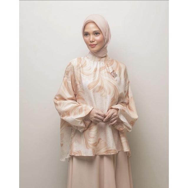 [Booked Novie] Preloved Gianna Blouse Creme Brulle M-L WearingKlamby..