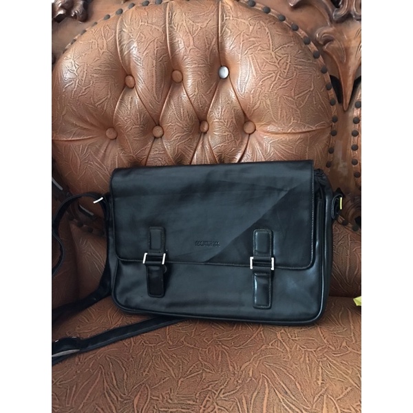 Preloved Sling american tourister by Samsonite