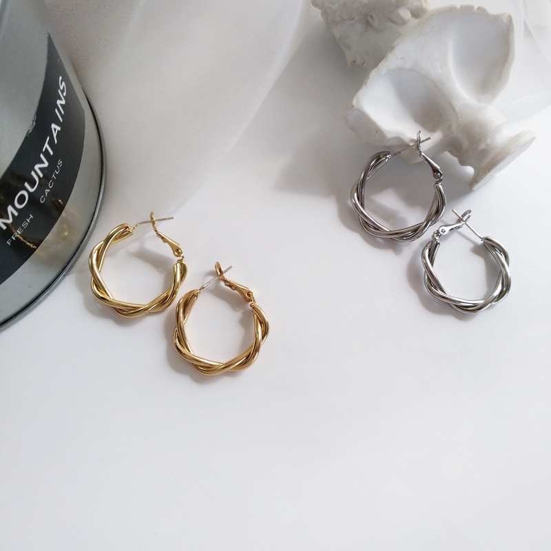 Anting Model Twist Untuk Aksesoris