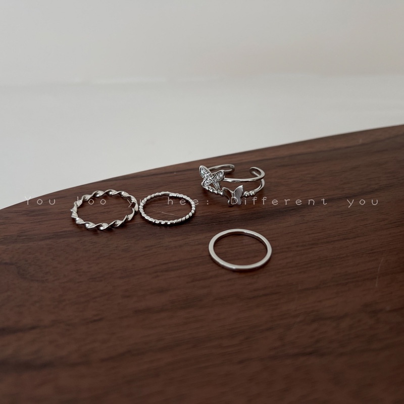 4pcs / Set Cincin Bentuk Kupu-Kupu Aksen Berlian Imitasi Bahan Alloy Warna Silver Gaya Korea Untuk Wanita