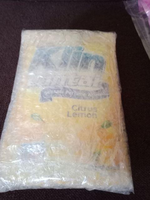 So Klin Lantai Kuning Citrus Lemon 400 Ml Refill