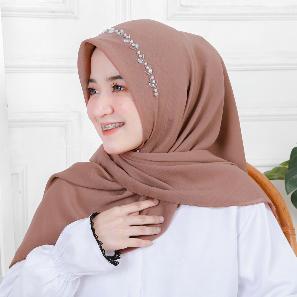 HIJAB SEGIEMPAT PREMIUM BELLA SQUARE PAYET BANDO MOTIF DAUN