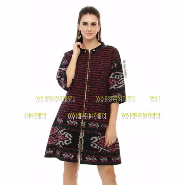 Dres tenun motif kalimantan