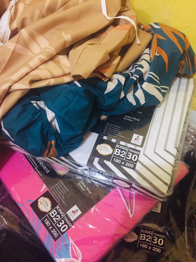 Sprei Premium Vallery Quincy Tinggi 30cm  Uk. King (180x200) & Uk. Queen (160x200) Motif Classic New