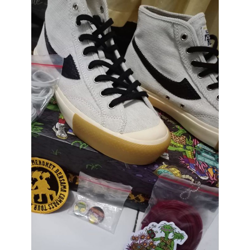 sepatu compass x penerbang roket