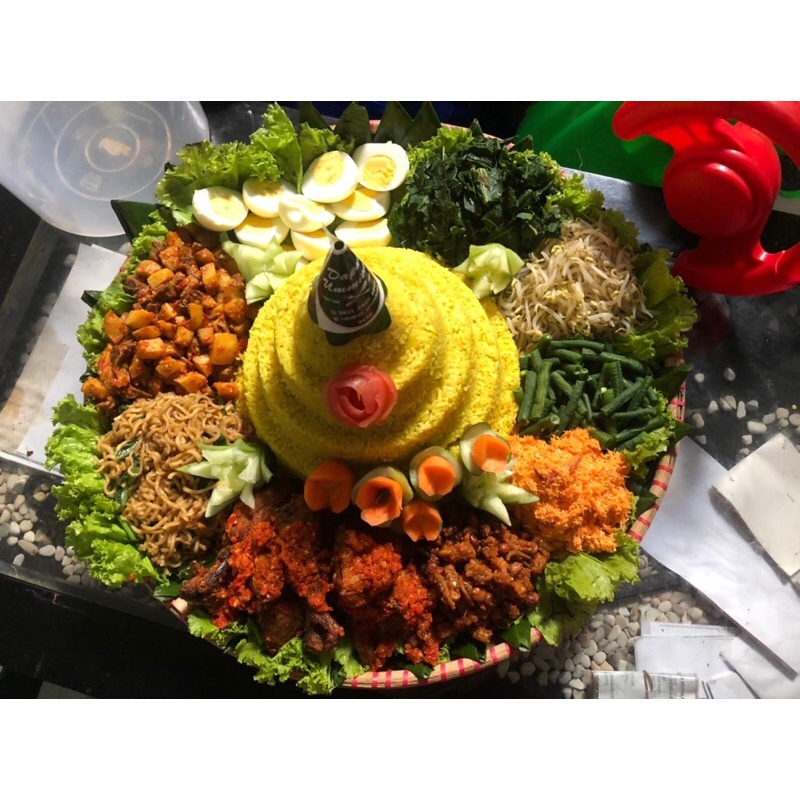 

Nasi Kuning Tumpeng