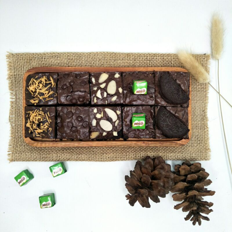 

FUDGY BROWNIES 20×8 = 50K/ FUDGY BROWNIES/ BROWNIES SEKAT/ HAMPERS IMLEK/ HAMPERS CNY/ HAMPERS CHINESE NEW YEAR