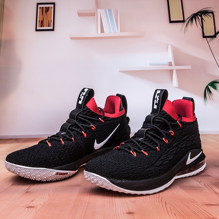 Lebron James 15 Low Bred White Sepatu Basket