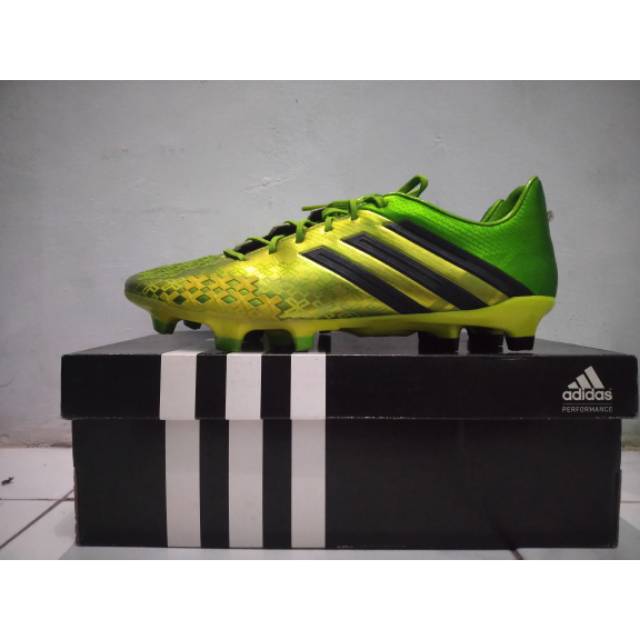 Sepatu Bola Dewasa Adidas PREDATOR LZ