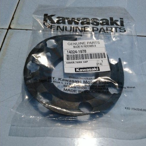 karet tutup tangki tengki ninja 150 r rr ninja r rr ss original Kawasaki 14024-1978