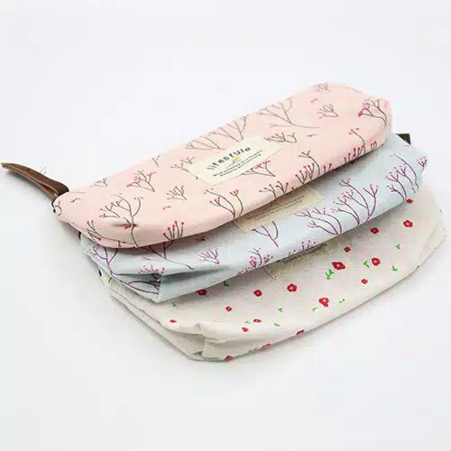 

Tempat Pensil Motif Bunga/ Tempat Make-Up