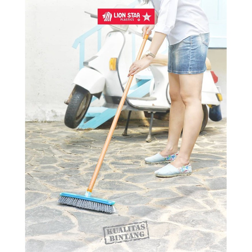 LIONSTAR BM 28 LIVINA FLOOR SCRUBBER NO.281 SIKAT DORONG LANTAI GAGANG PANJANG BM-28 LION STAR NO 281