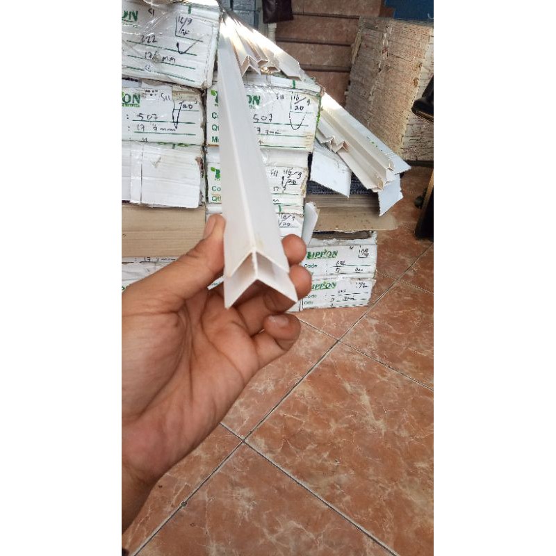 lis drop putih plafon pvc