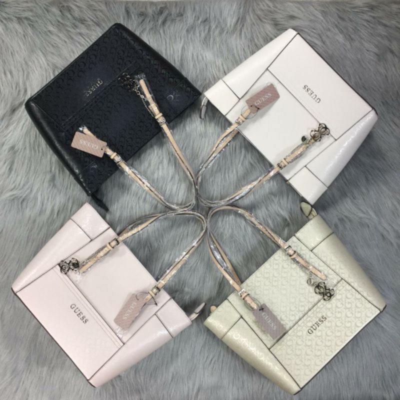 (100 % ORIGINAL) TAS GUESS DELANEY TOTE HOLO | TOTE BAG