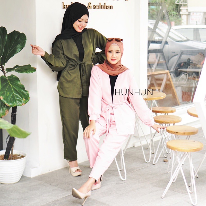 NEW YEAR SALE!! Tamara One Set Pusatgrosir_solo/ Setelan Polos Mosscrepe Set Cardi Outer Wanita Termu