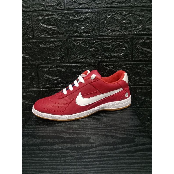 sepatu olahraga futsal kulit asli