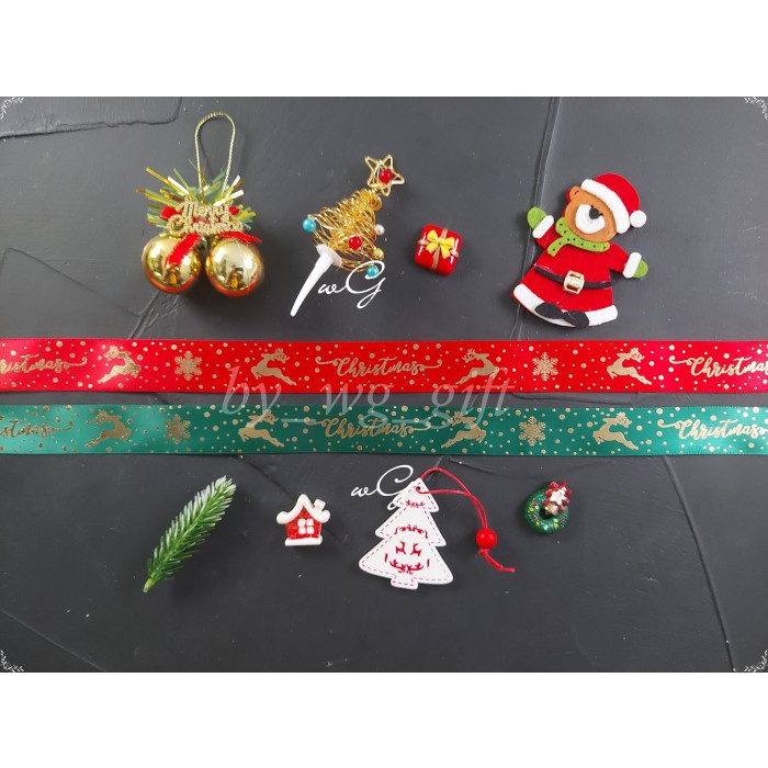 

Pita Natal Christmas - Satin - Merah / Hijau - Emboss J; Panjang 25 yd