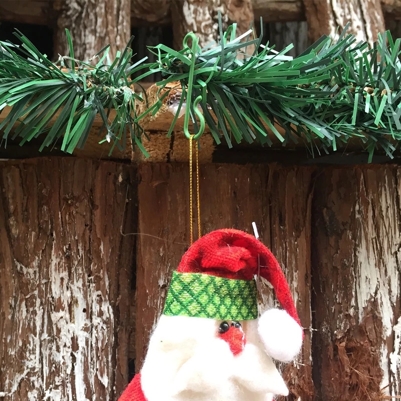 10pcs / Lembar Kait Gantung Mini Bahan Plastik Desain Boneka Santa Claus Untuk Dekorasi Pohon Natal