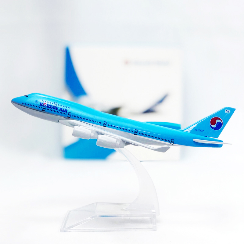 Mainan Model Pesawat Air B747 Die-cast 747 Bahan Alloy Metal Ukuran 16CM