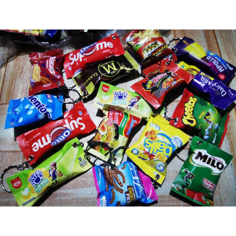 gantungan kunci snack ganci miniatur makanan cemilan kecil