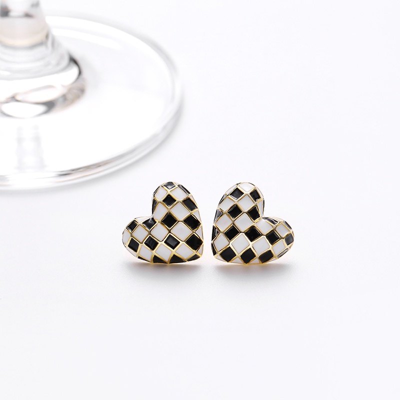 Anting Tusuk Motif Papan Catur Hati Untuk Wanita