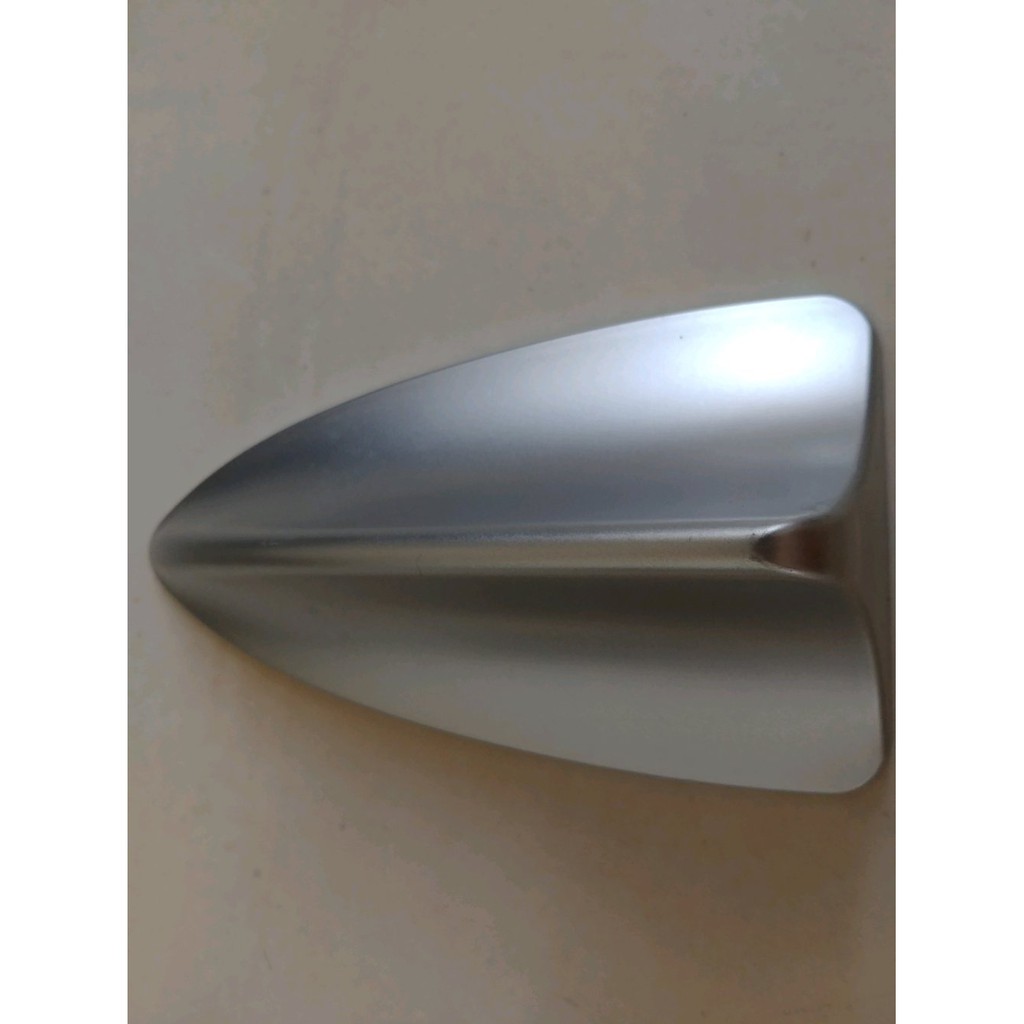 antena ANTENNA VARIASI ATAS ATAP MOBIL MODEL sirip hiu shark fin warna SILVER UNIVERSAL