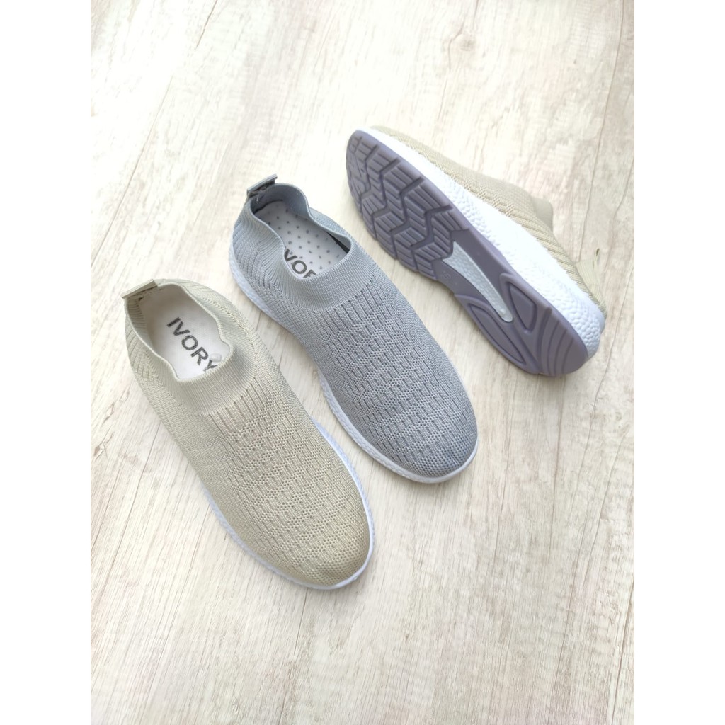 IVORY Sepatu Slip On Wanita Flyknit Import U6-3