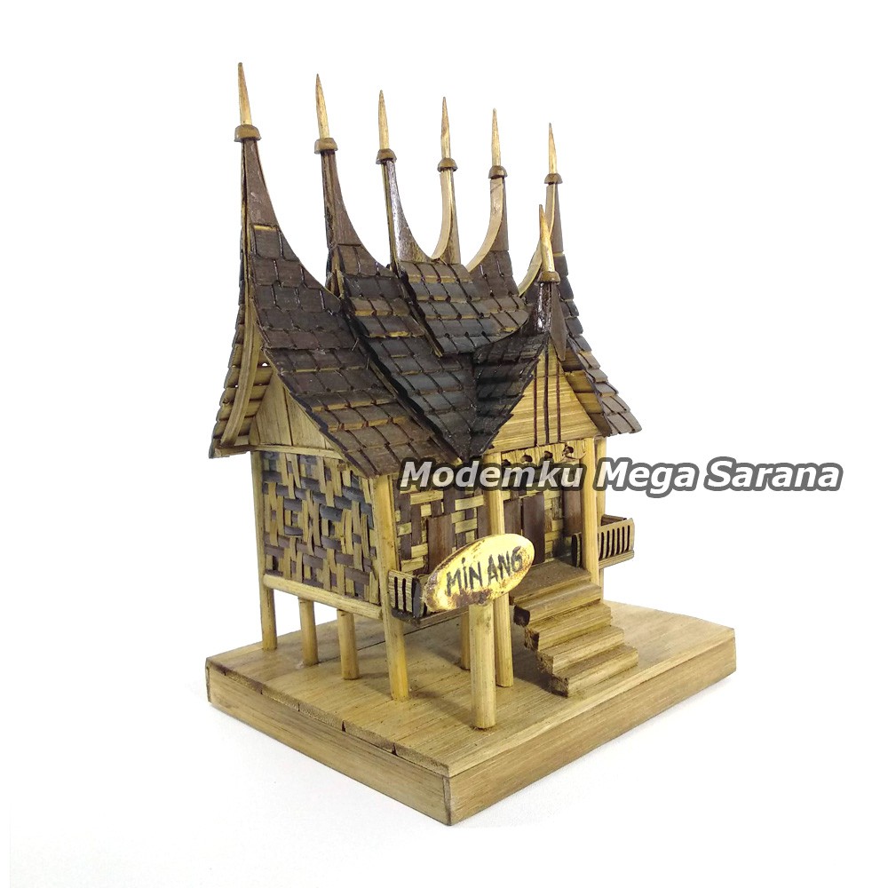 Miniatur Rumah Adat Minangkabau Rumah Gadang dari bambu