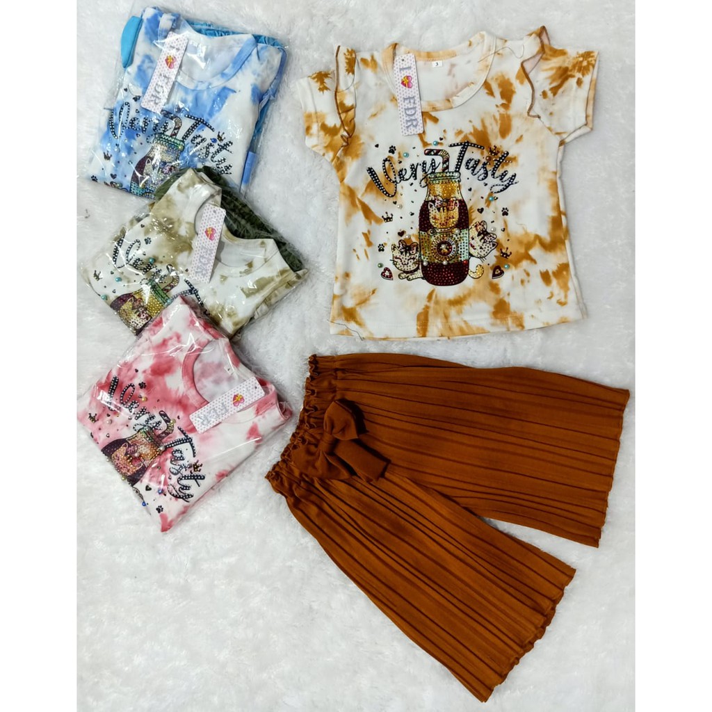 Setelan plisket anak