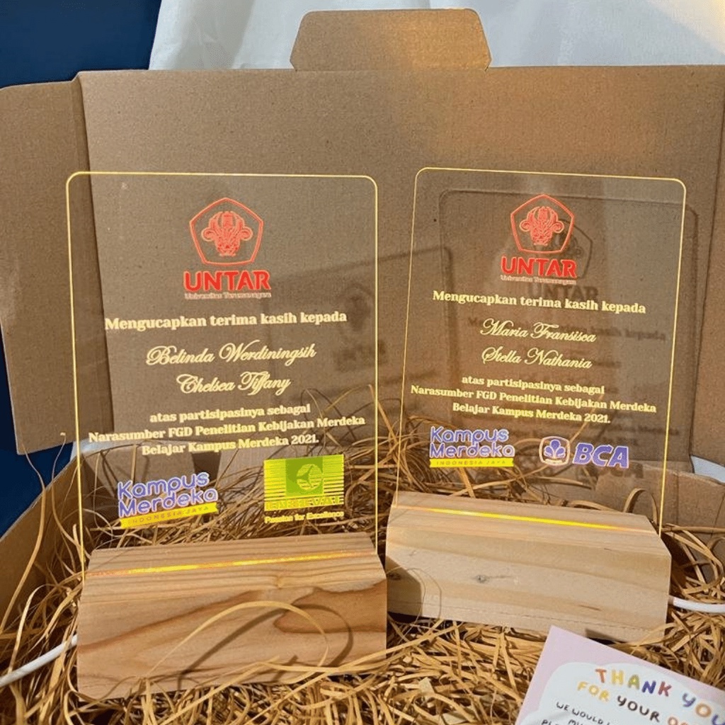 Custom Plakat Akrilik, Sertifikat Akrilik, Piagam Akrilik | Hadiah Wisuda, Kelulusan, Kado Ulang Tah