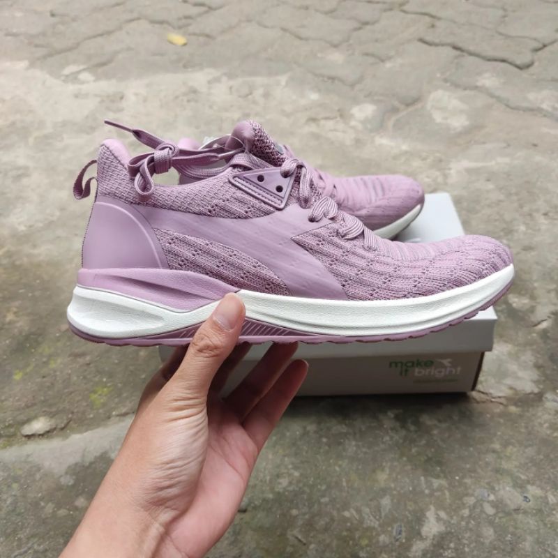 Sepatu Sneakers running Diadora Allesia Pink Original