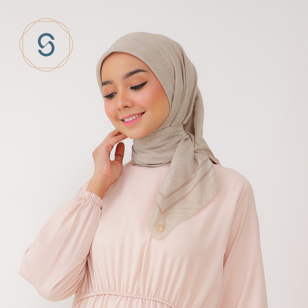 Seradia Hijab Segi Empat Monogram 2.0-Monroe