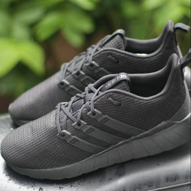 Adidas Questar Flow All-Black