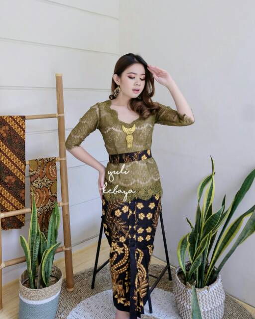 Kebaya Bali Nagita Brukat Rangrang