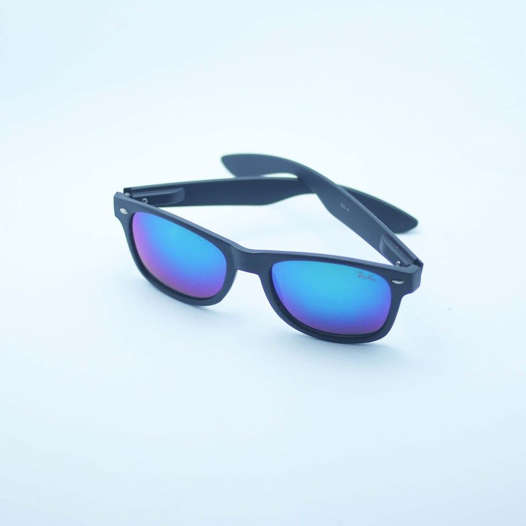 kacamata cowok santai atau pantai keren