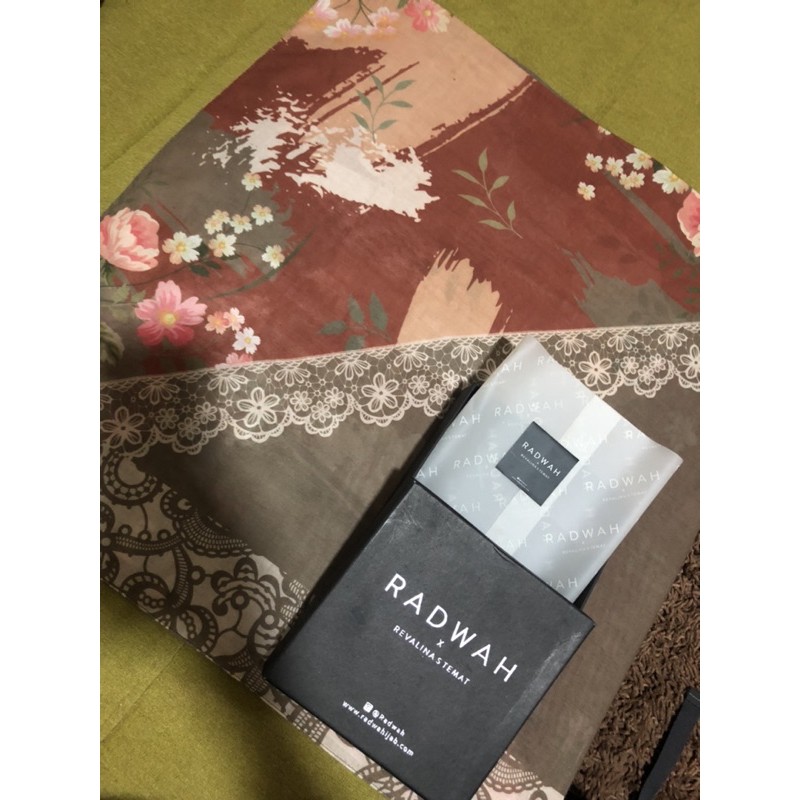 Preloved Radwah Scarf