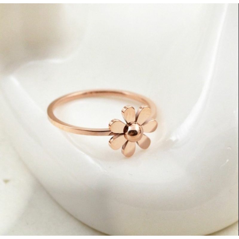 Cincin Daisy Titanium Dengan Motif Bunga Kecil Simple Anti Karat N210102107